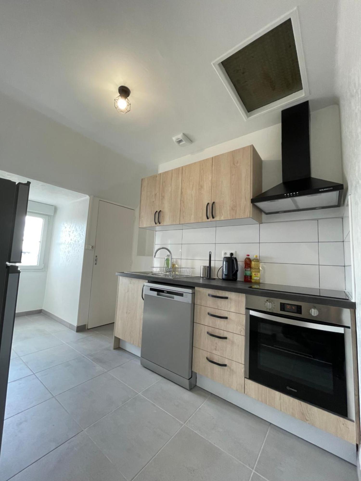 Appartement Renove Tout Equipe, Centre Ville, Proche De La Gare Et Commerce Flers  Buitenkant foto