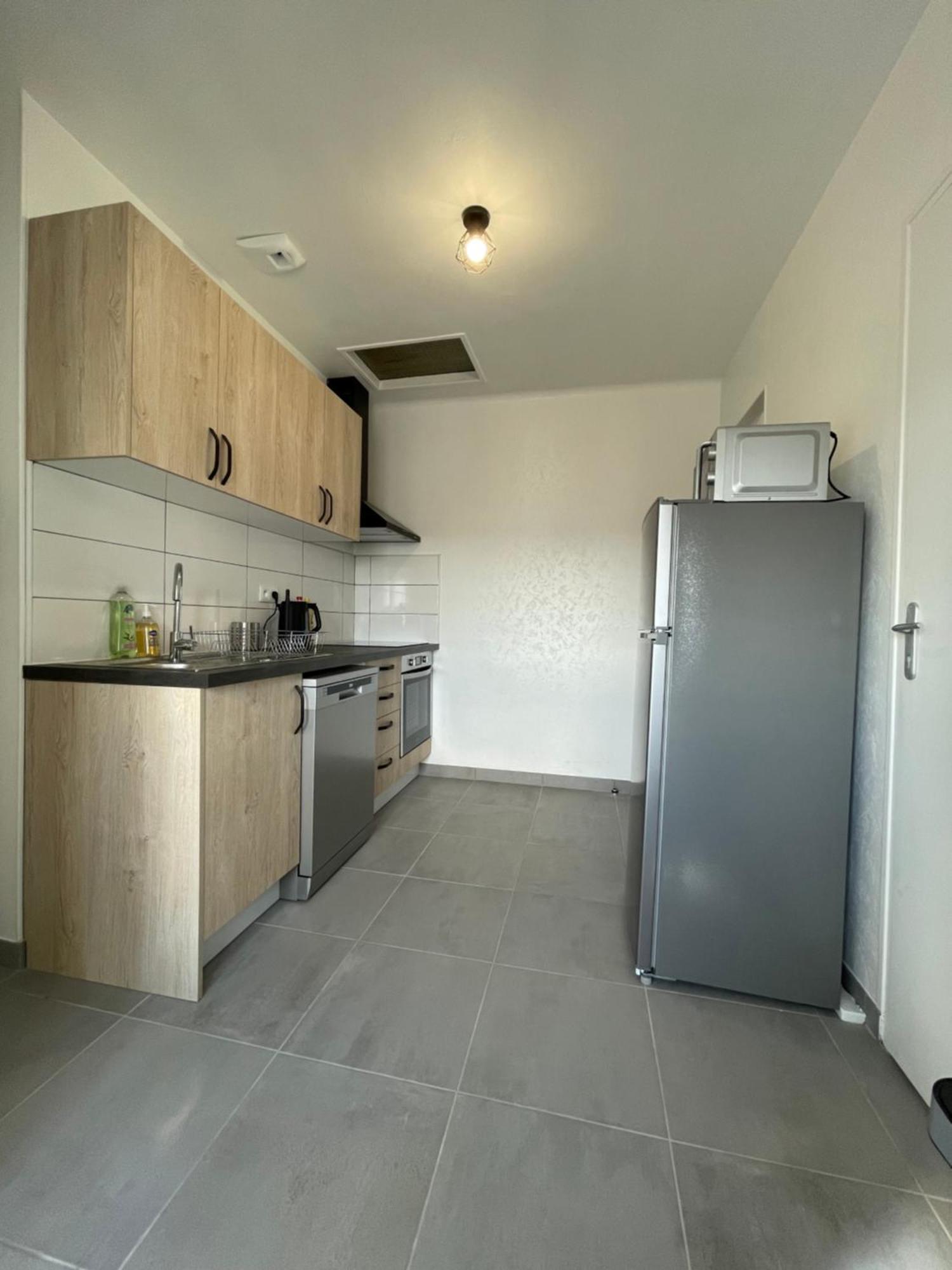 Appartement Renove Tout Equipe, Centre Ville, Proche De La Gare Et Commerce Flers  Buitenkant foto